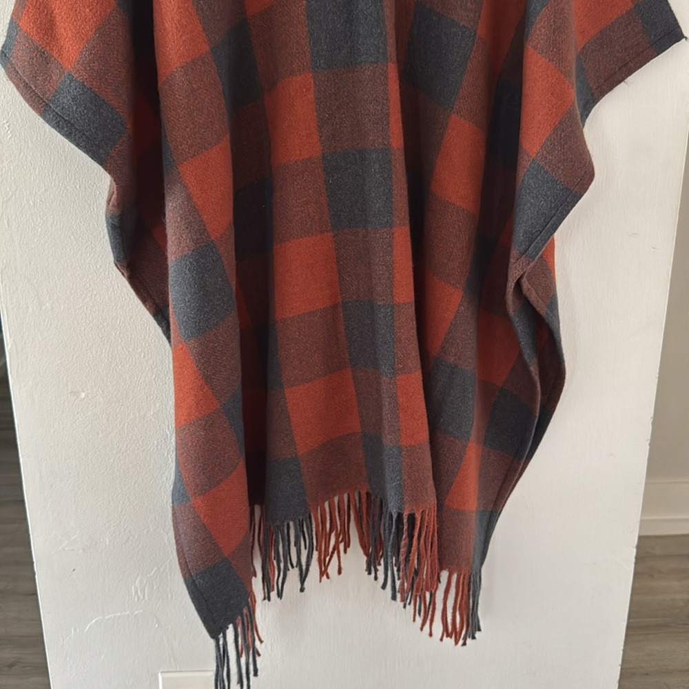 Marc New York Shawl Poncho Plaid Blanket Scarf one Size Snap Closure NEW - Picture 9 of 11